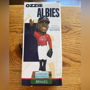 Ozzie Albies 2017- bobblehead doll- BRAVES
Still in box and original pkg.